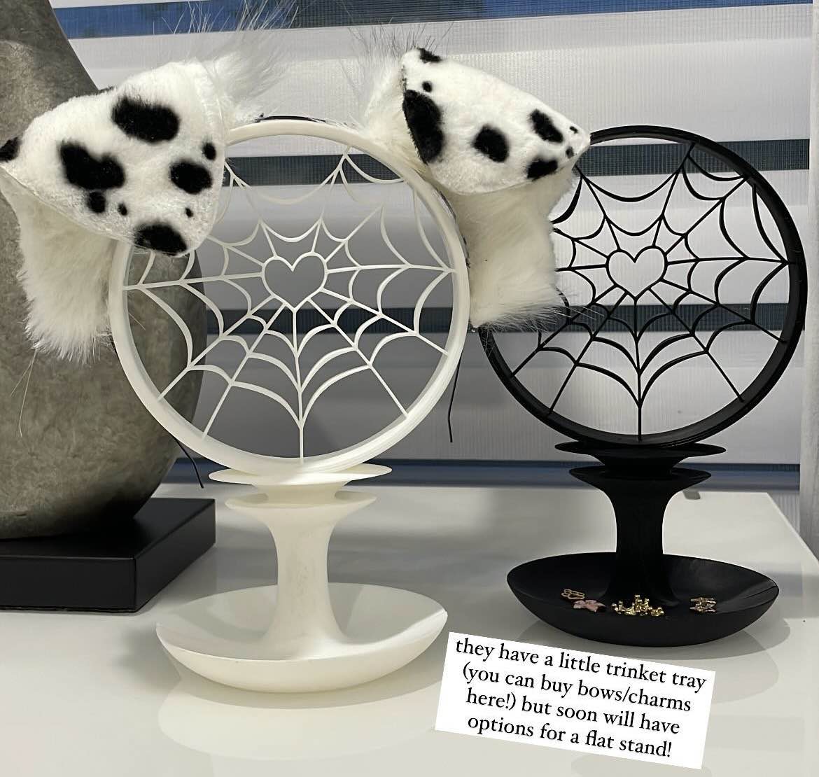 Spiderweb Stand